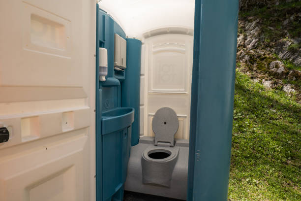 Best Porta potty rental near me  in Hartville, OH